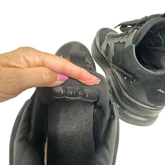 Alexander McQueen Men's Runner Size 40 EU/ 7 US Triple Black Or Womens 10 - Picture 8 of 9